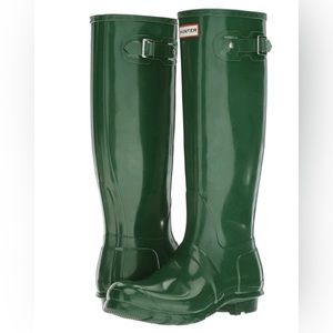 Women’s tall Gloss Green HUNTER rain boots. Size 7